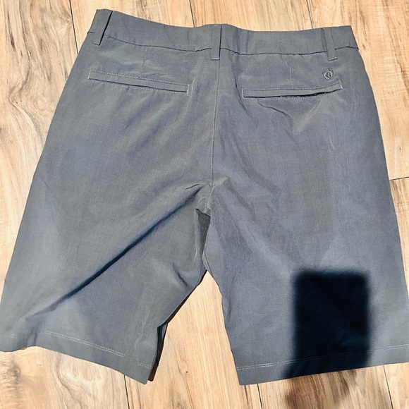 Hang Ten Men's Dark Gray Flat Front Shorts - Picture 4 of 6
